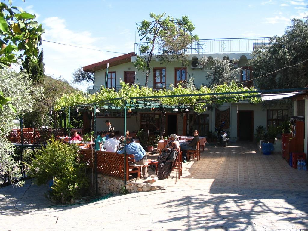 St. Nicholas Pension باتارا المظهر الخارجي الصورة