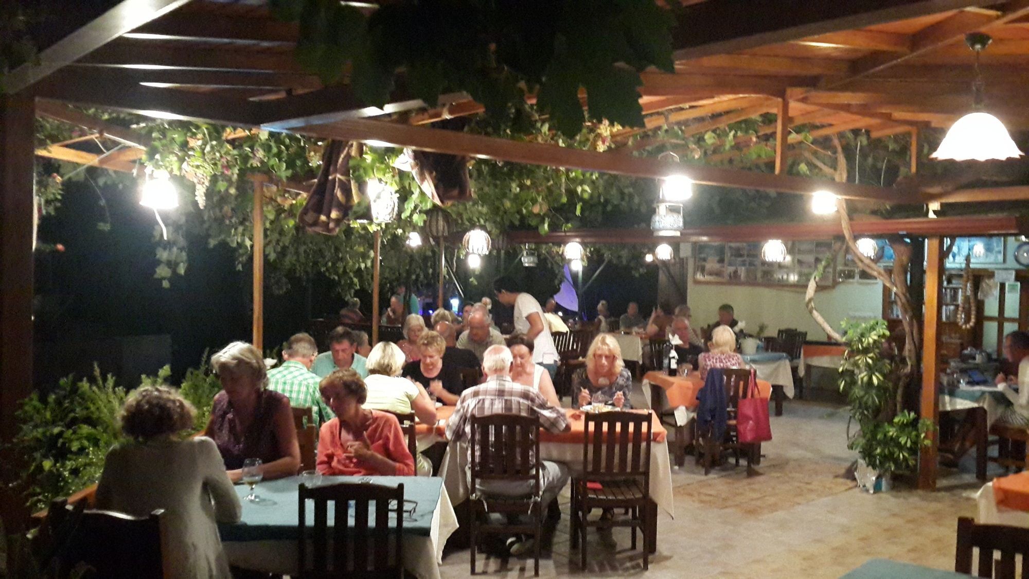 St. Nicholas Pension باتارا المظهر الخارجي الصورة
